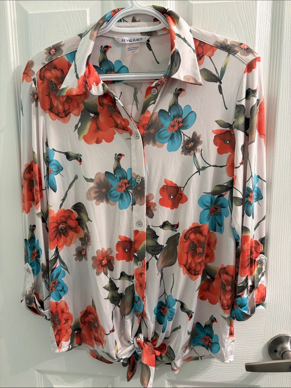 Peter Nygard White Floral Button-Down Tie-Hem Blouse with Red and Teal Flowers